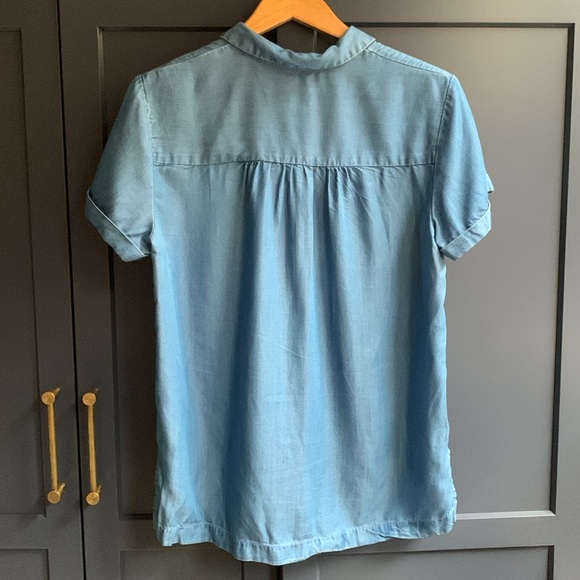 A New Day Target Denim Short Sleeve Button Down. Size M. - Picture 2 of 6